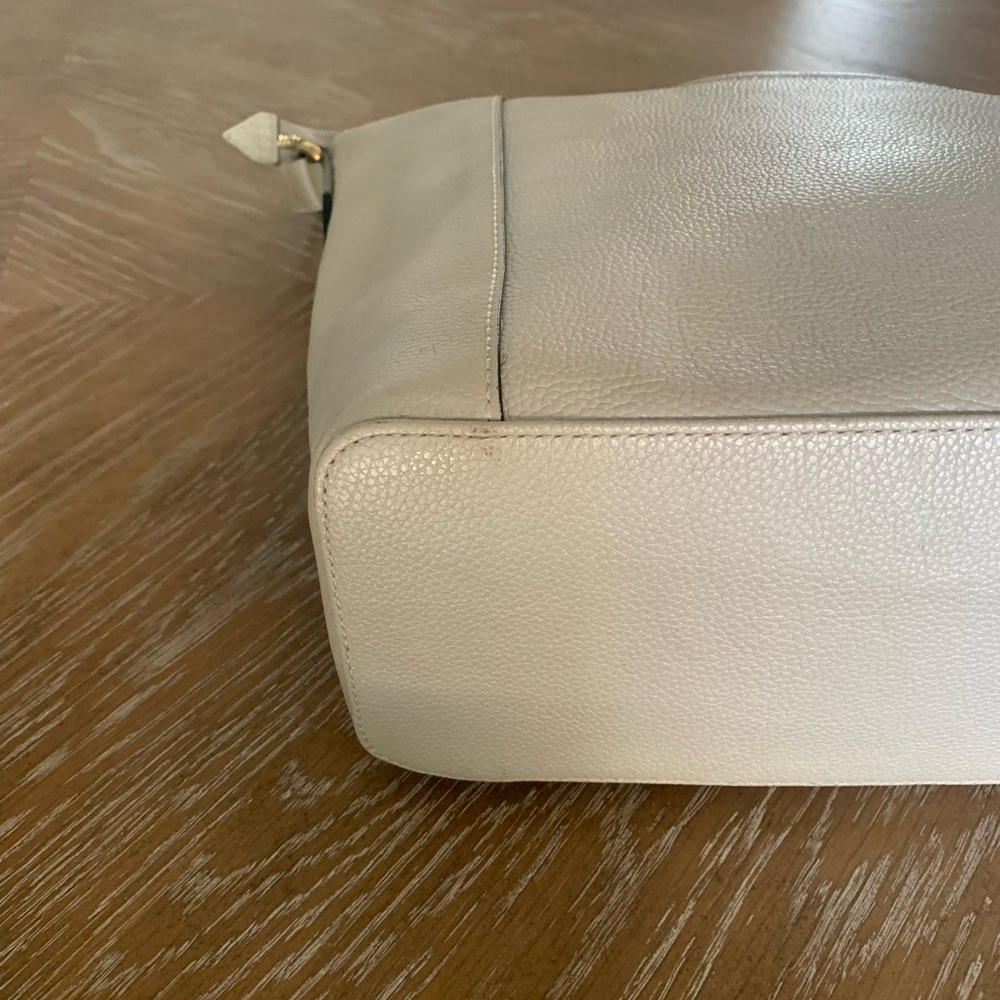 Elegant Cream Shoulder Bag with Embroidered Design - Picture 6 of 11